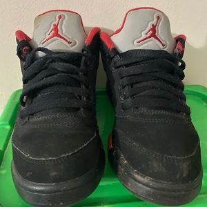 Air Jordan 5 Retro Low. Need a good cleaning 4.5Y. May still have box Make offer
